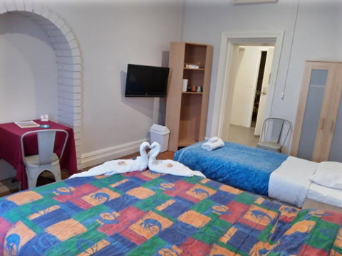 Austral Inn - Accommodation Burleigh 3