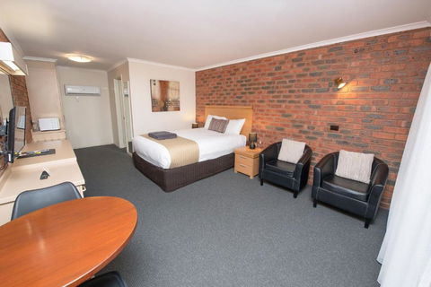 Australian Settlers Motor Inn - Accommodation Burleigh 2