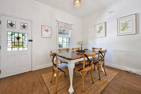 Autumn Leaf Cottage - Heritage Charm, Close To CBD - Accommodation Burleigh 3