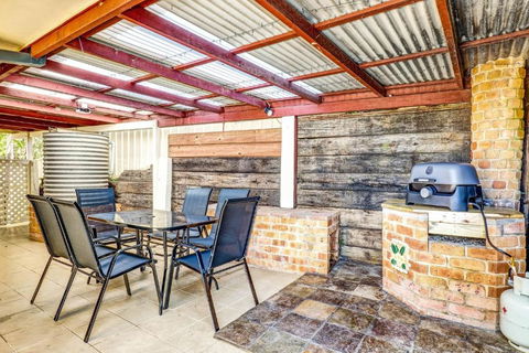 Avalon 2 - Accommodation Burleigh 2