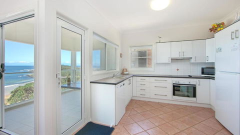 Avalon 4 - Accommodation Burleigh 2