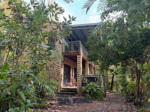 Avalon - Accommodation Burleigh 0