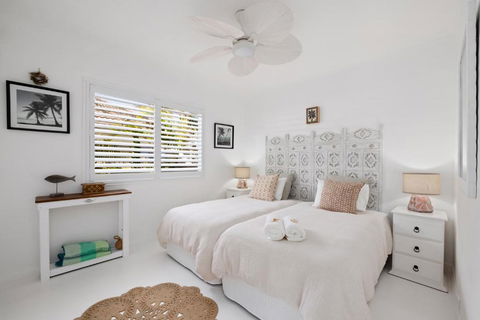 Avalon Beach Cottage, Private, 150m To The Beach! - Accommodation Burleigh 3