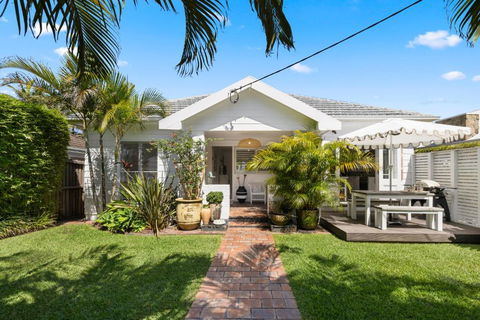 Avalon Beach Cottage, Private, 150m To The Beach! - Accommodation Burleigh 0