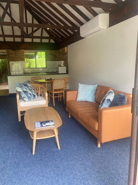 Avoca Beach Hotel - Accommodation Burleigh 4