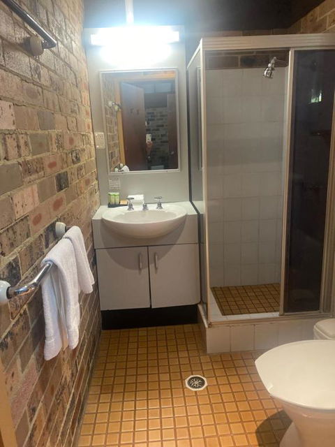 Avoca Beach Hotel - Accommodation Burleigh 2