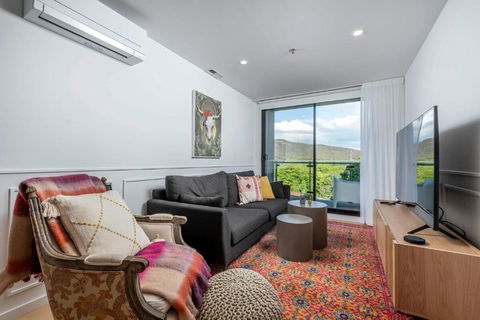 Awesome Brooklyn Inspired Stay - Mt Ainslie View - Accommodation Burleigh 4