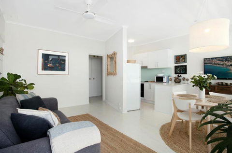 Avalon Beachside Apartment - Accommodation Burleigh 1