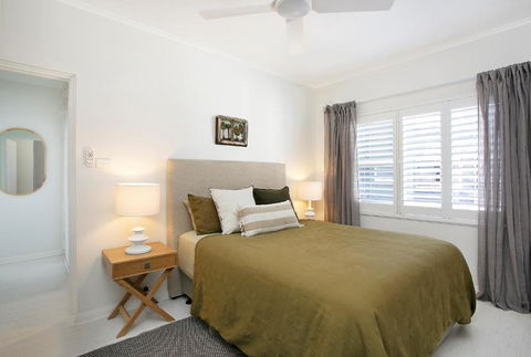 Avalon Beachside Apartment - Accommodation Burleigh 4