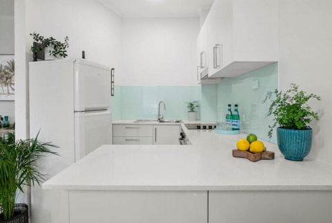 Avalon Beachside Apartment - Accommodation Burleigh 3
