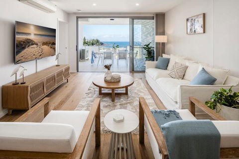Azure Oceanside Apartment At Kings Beach - Accommodation Burleigh 0