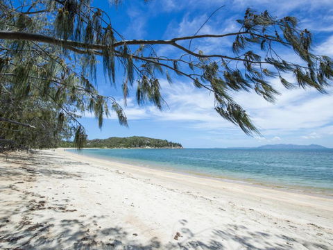 Azure On Geoffrey Bay - Accommodation Burleigh 0