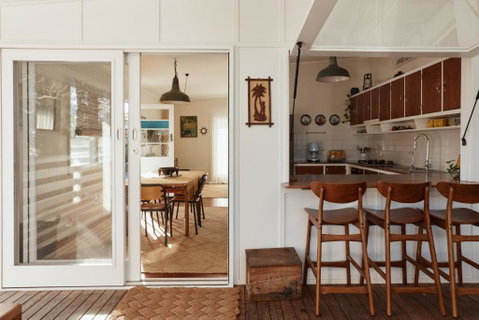 BAY PROPERTIES . The Sailor Shack - Accommodation Burleigh 2