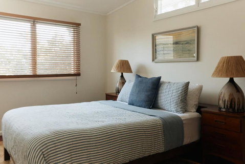 BAY PROPERTIES . The Sailor Shack - Accommodation Burleigh 3