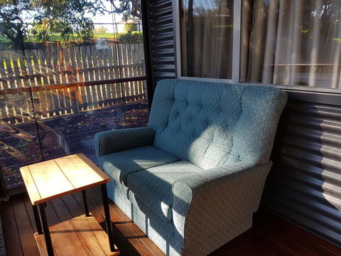 Bee-Haven Cottage - Accommodation Burleigh 8