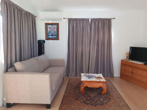 Bee-Haven Cottage - Accommodation Burleigh 6