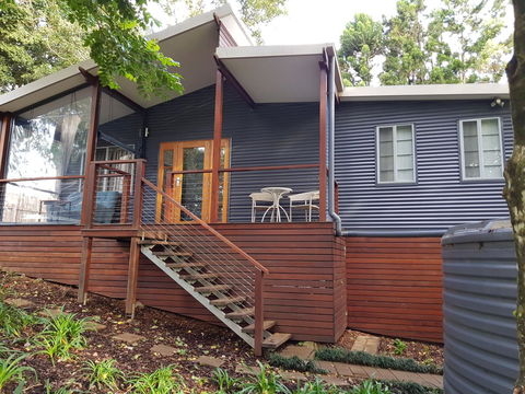 Bee-Haven Cottage - Accommodation Burleigh 3