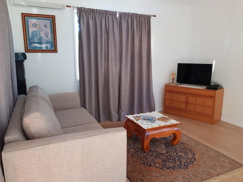 Bee-Haven Cottage - Accommodation Burleigh 5