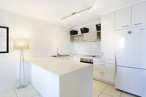 Hibiscus On The Beach - Accommodation Burleigh 15