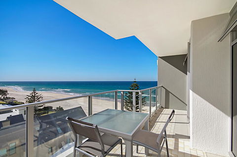 Hibiscus On The Beach - Accommodation Burleigh 2