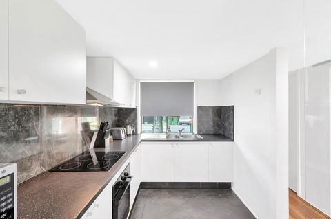 Fountain View Estate - We Accommodate - Accommodation Burleigh 7