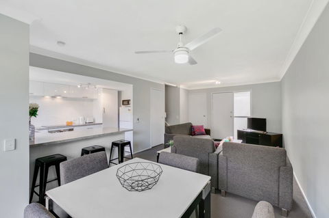 Fountain View Estate - We Accommodate - Accommodation Burleigh 15