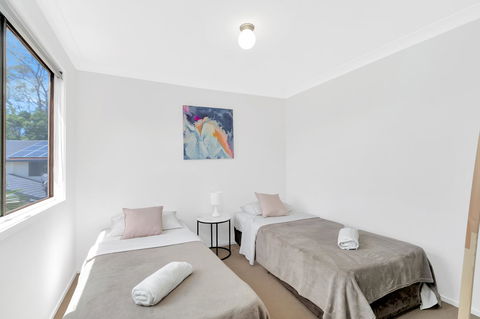 Fountain View Estate - We Accommodate - Accommodation Burleigh 3