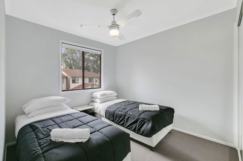 Fountain View Estate - We Accommodate - Accommodation Burleigh 12
