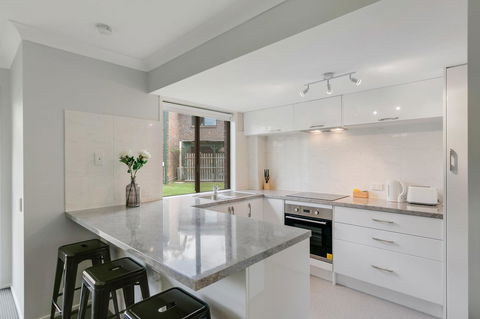 Fountain View Estate - We Accommodate - Accommodation Burleigh 13