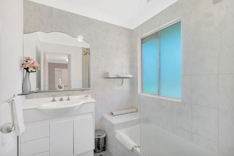 Fountain View Estate - We Accommodate - Accommodation Burleigh 2