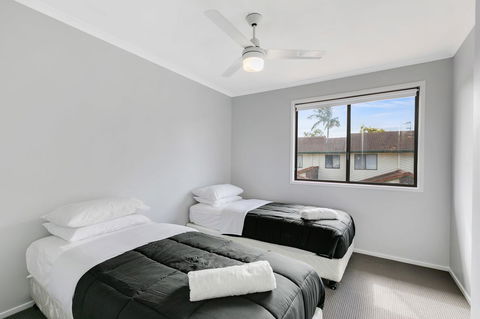 Fountain View Estate - We Accommodate - Accommodation Burleigh 0