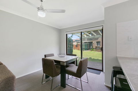 Fountain View Estate - We Accommodate - Accommodation Burleigh 16