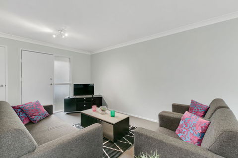 Fountain View Estate - We Accommodate - Accommodation Burleigh 18