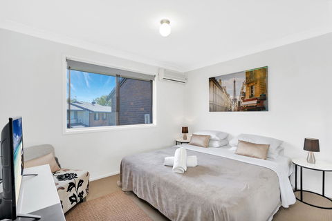 Fountain View Estate - We Accommodate - Accommodation Burleigh 5