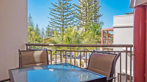 Burleigh On The Beach - Accommodation Burleigh 2
