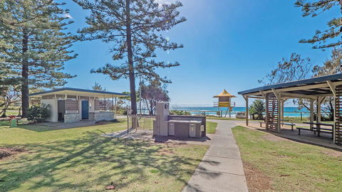 Burleigh On The Beach - Accommodation Burleigh 9