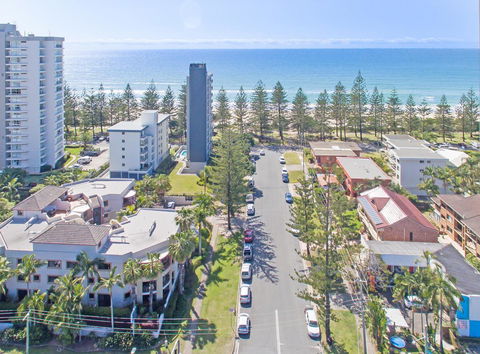 Burleigh On The Beach - Accommodation Burleigh 1