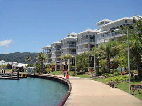 Boathouse Port Of Airlie - Accommodation Burleigh 0