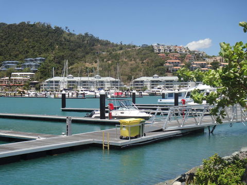 Boathouse Port Of Airlie - Accommodation Burleigh 4