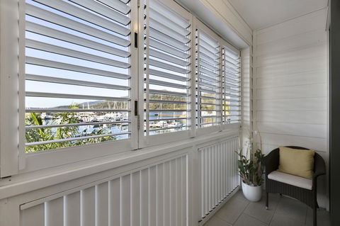 Boathouse Port Of Airlie - Accommodation Burleigh 15