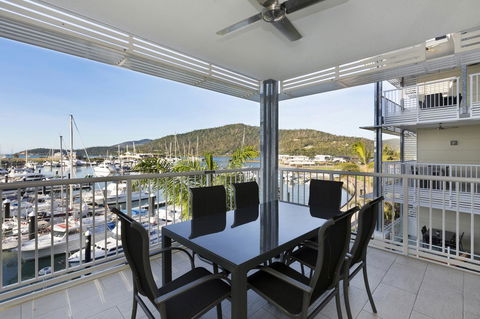 Boathouse Port Of Airlie - Accommodation Burleigh 20
