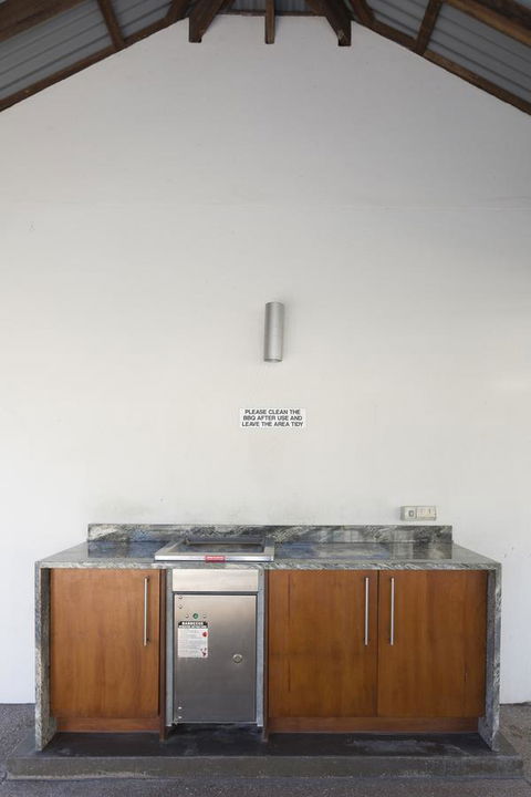Boathouse Port Of Airlie - Accommodation Burleigh 22