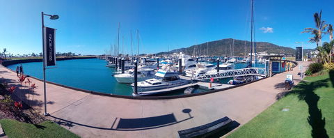 Boathouse Port Of Airlie - Accommodation Burleigh 26