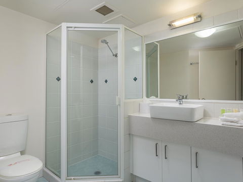 Maldives Resort Main Beach, Gold Coast - Accommodation Burleigh 8