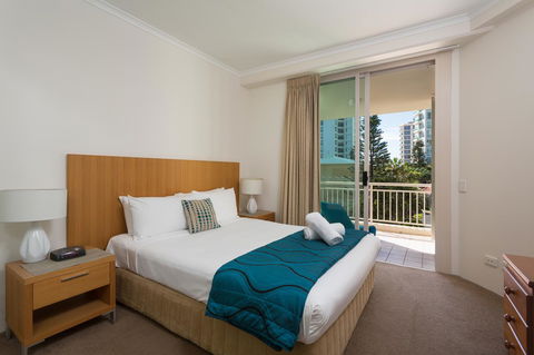 Maldives Resort Main Beach, Gold Coast - Accommodation Burleigh 2