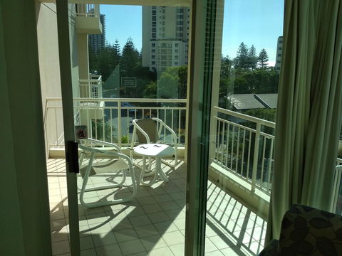 Maldives Resort Main Beach, Gold Coast - Accommodation Burleigh 37