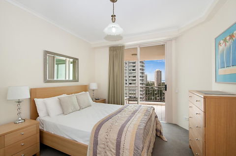 Maldives Resort Main Beach, Gold Coast - Accommodation Burleigh 39
