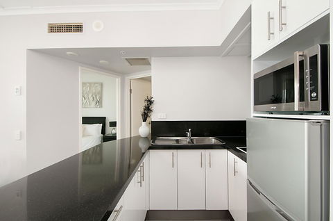 Maldives Resort Main Beach, Gold Coast - Accommodation Burleigh 32