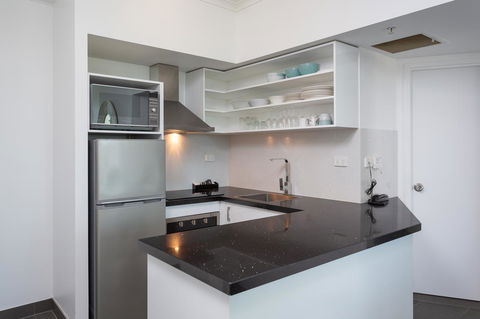 Maldives Resort Main Beach, Gold Coast - Accommodation Burleigh 15