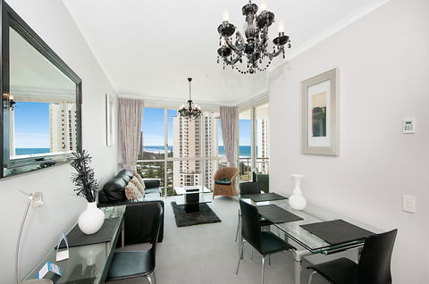 Maldives Resort Main Beach, Gold Coast - Accommodation Burleigh 31